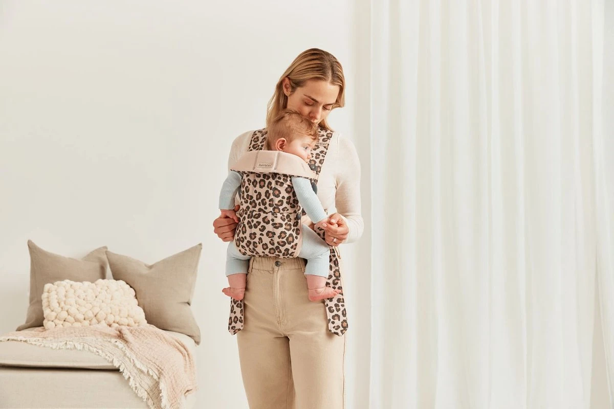 BabyBjörn Draagzak Mini - Cotton - Beige-Luipaard - Afbeelding 4