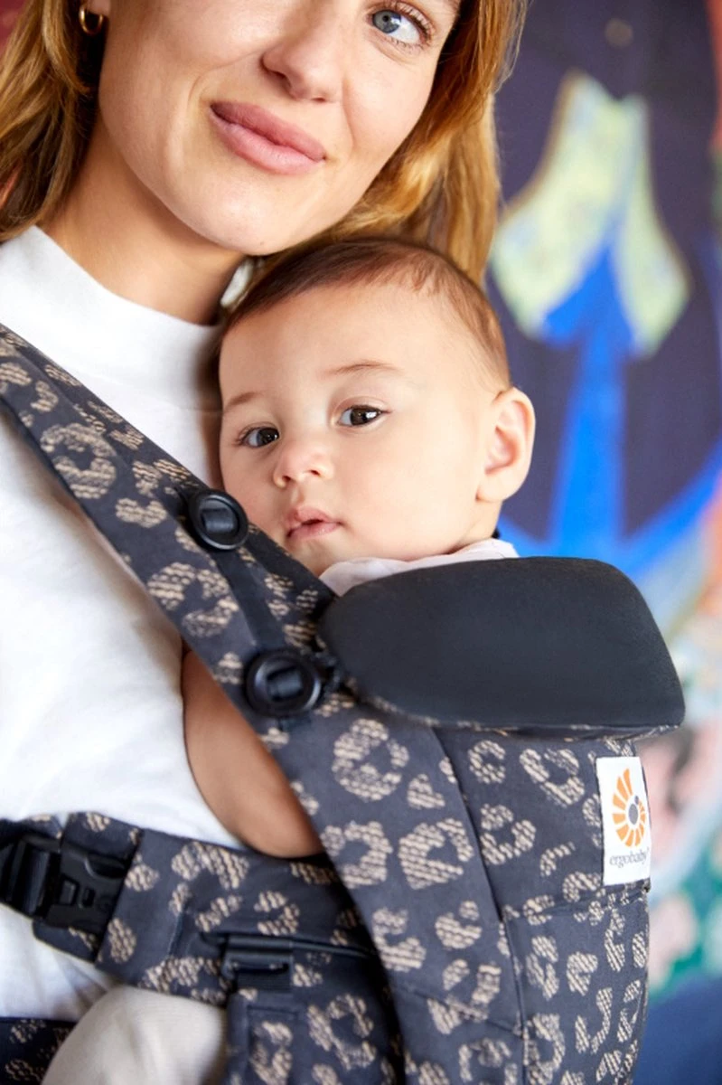 Ergobaby Omni Dream Draagzak - Black Leopard - Ergonomische Baby Draagzak Voor Baby En Drager - Afbeelding 3