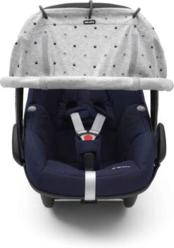 Dooky Universal Cover Zonnescherm Kinderwagen - Light Grey Crowns 17 Dooky Universal Cover Zonnescherm Kinderwagen - Light Grey Crowns -Maxi-Cosi winkel 841x1200 1