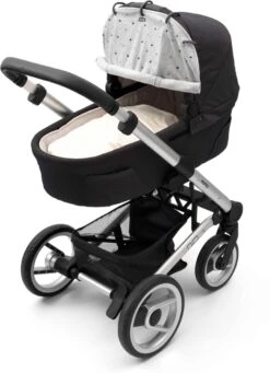 Dooky Universal Cover Zonnescherm Kinderwagen - Light Grey Crowns 26 Dooky Universal Cover Zonnescherm Kinderwagen - Light Grey Crowns -Maxi-Cosi winkel 869x1200 11